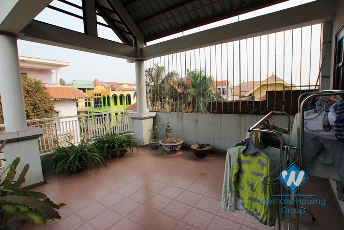 Cheap house for rent in Nghi Tam area, Tay Ho, Ha Noi